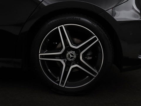 Mercedes-Benz A-Klasse 180 AMG | Panoramadak | Stoelverwarming | Carplay | Widescreen | Leder/Alcanatara | Navigatie | Full LED | Park Assist