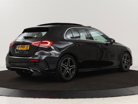 Mercedes-Benz A-Klasse 180 AMG | Panoramadak | Stoelverwarming | Carplay | Widescreen | Leder/Alcanatara | Navigatie | Full LED | Park Assist