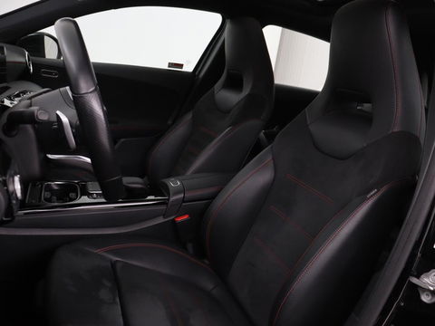 Mercedes-Benz A-Klasse 180 AMG | Panoramadak | Stoelverwarming | Carplay | Widescreen | Leder/Alcanatara | Navigatie | Full LED | Park Assist