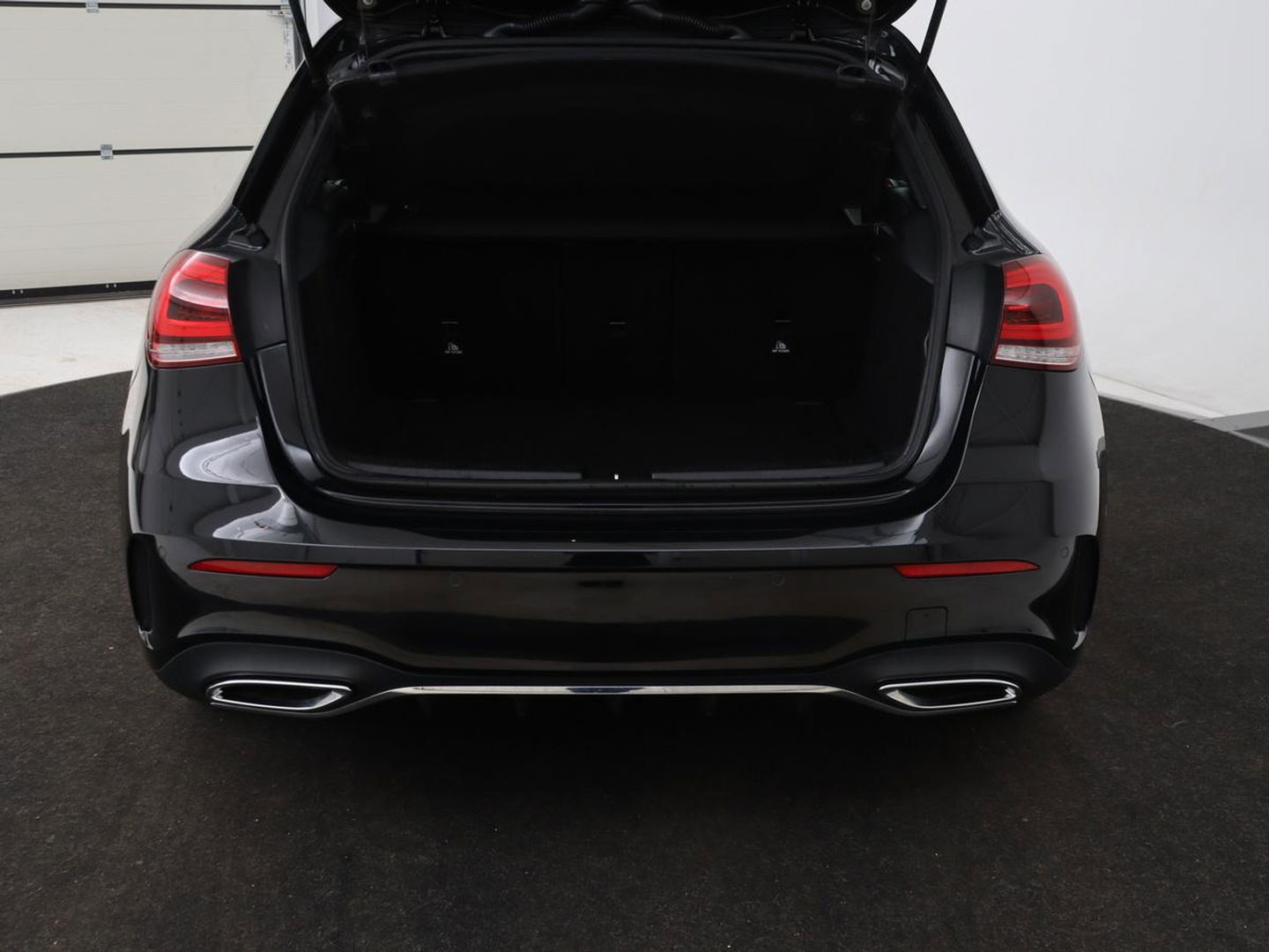 Mercedes-Benz A-Klasse 180 AMG | Panoramadak | Stoelverwarming | Carplay | Widescreen | Leder/Alcanatara | Navigatie | Full LED | Park Assist