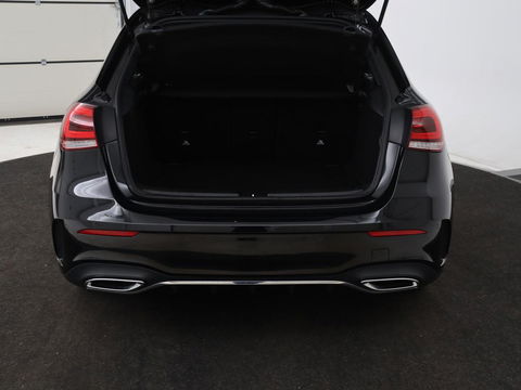 Mercedes-Benz A-Klasse 180 AMG | Panoramadak | Stoelverwarming | Carplay | Widescreen | Leder/Alcanatara | Navigatie | Full LED | Park Assist