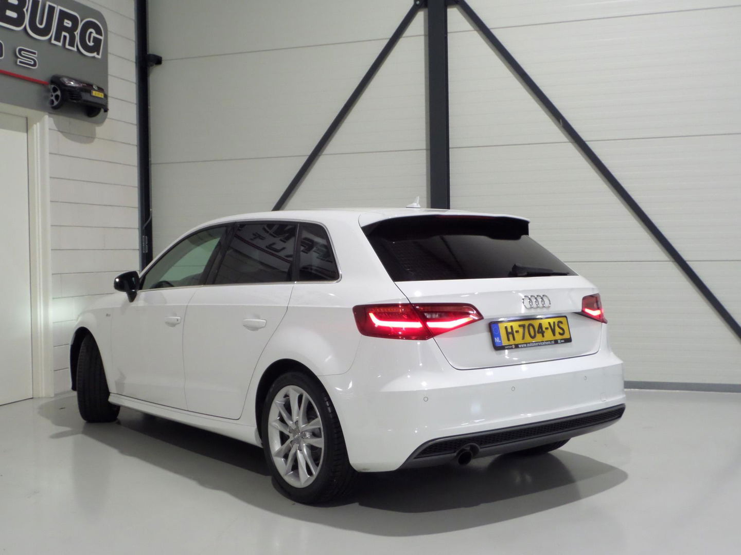 Audi A3 Sportback 1.2 TFSI S-Line Xenon-LED Stoelverwarming Parkeersensoren Navi Bluetooth, van 2e eigenaar in uniek mooie staat!