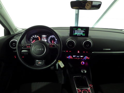 Audi A3 Sportback 1.2 TFSI S-Line Xenon-LED Stoelverwarming Parkeersensoren Navi Bluetooth, van 2e eigenaar in uniek mooie staat!