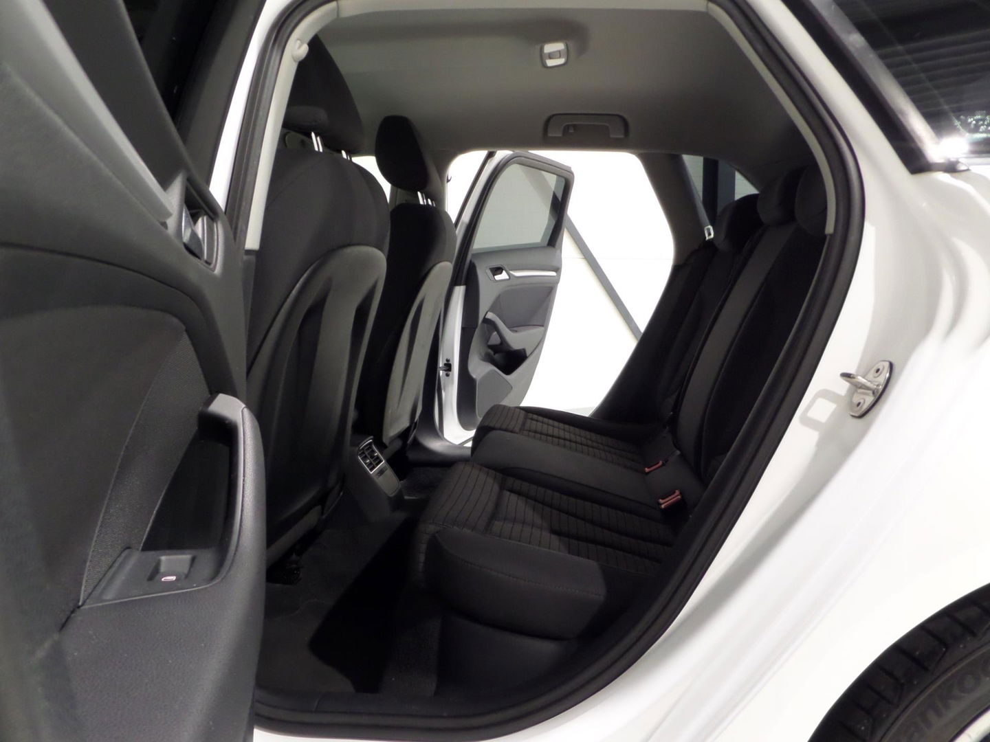 Audi A3 Sportback 1.2 TFSI S-Line Xenon-LED Stoelverwarming Parkeersensoren Navi Bluetooth, van 2e eigenaar in uniek mooie staat!