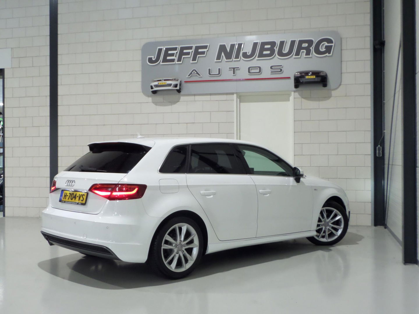Audi A3 Sportback 1.2 TFSI S-Line Xenon-LED Stoelverwarming Parkeersensoren Navi Bluetooth, van 2e eigenaar in uniek mooie staat!