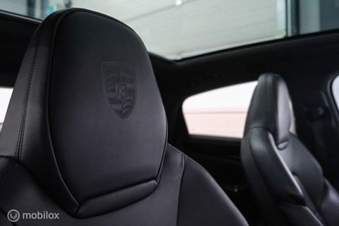 Porsche Cayenne Coupé 3.0 E-Hybrid | Karmijn Rood | Sportchrono | NL auto | Trekhaak | Adaptive | Sportstoelen | 5 zitter | Techart | GTS look | BTW a