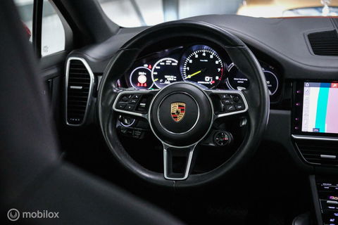 Porsche Cayenne Coupé 3.0 E-Hybrid | Karmijn Rood | Sportchrono | NL auto | Trekhaak | Adaptive | Sportstoelen | 5 zitter | Techart | GTS look | BTW a