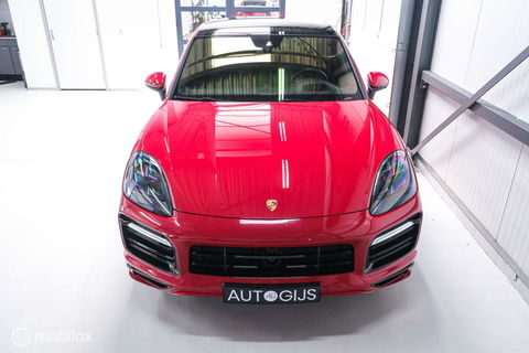 Porsche Cayenne Coupé 3.0 E-Hybrid | Karmijn Rood | Sportchrono | NL auto | Trekhaak | Adaptive | Sportstoelen | 5 zitter | Techart | GTS look | BTW a