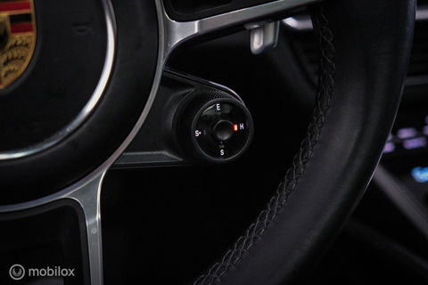 Porsche Cayenne Coupé 3.0 E-Hybrid | Karmijn Rood | Sportchrono | NL auto | Trekhaak | Adaptive | Sportstoelen | 5 zitter | Techart | GTS look | BTW a