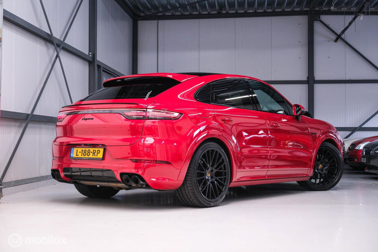 Porsche Cayenne Coupé 3.0 E-Hybrid | Karmijn Rood | Sportchrono | NL auto | Trekhaak | Adaptive | Sportstoelen | 5 zitter | Techart | GTS look | BTW a