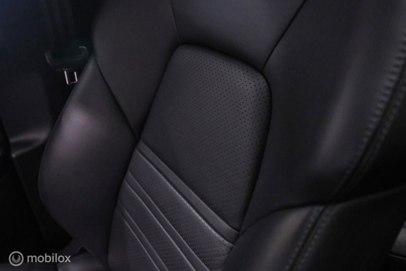 Porsche Cayenne Coupé 3.0 E-Hybrid | Karmijn Rood | Sportchrono | NL auto | Trekhaak | Adaptive | Sportstoelen | 5 zitter | Techart | GTS look | BTW a