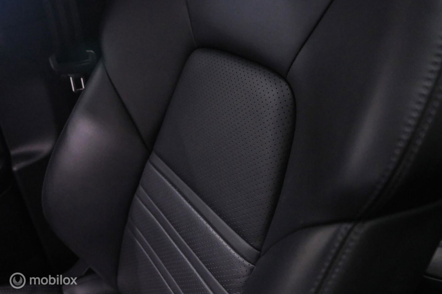 Porsche Cayenne Coupé 3.0 E-Hybrid | Karmijn Rood | Sportchrono | NL auto | Trekhaak | Adaptive | Sportstoelen | 5 zitter | Techart | GTS look | BTW a