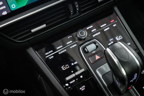 Porsche Cayenne Coupé 3.0 E-Hybrid | Karmijn Rood | Sportchrono | NL auto | Trekhaak | Adaptive | Sportstoelen | 5 zitter | Techart | GTS look | BTW a