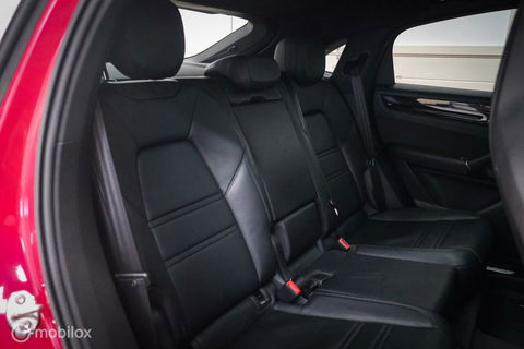 Porsche Cayenne Coupé 3.0 E-Hybrid | Karmijn Rood | Sportchrono | NL auto | Trekhaak | Adaptive | Sportstoelen | 5 zitter | Techart | GTS look | BTW a