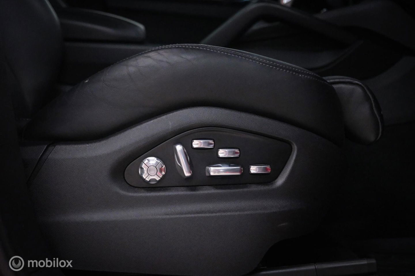Porsche Cayenne Coupé 3.0 E-Hybrid | Karmijn Rood | Sportchrono | NL auto | Trekhaak | Adaptive | Sportstoelen | 5 zitter | Techart | GTS look | BTW a