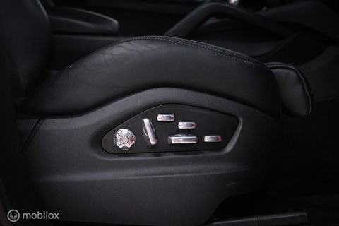 Porsche Cayenne Coupé 3.0 E-Hybrid | Karmijn Rood | Sportchrono | NL auto | Trekhaak | Adaptive | Sportstoelen | 5 zitter | Techart | GTS look | BTW a