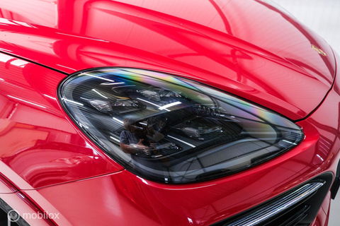 Porsche Cayenne Coupé 3.0 E-Hybrid | Karmijn Rood | Sportchrono | NL auto | Trekhaak | Adaptive | Sportstoelen | 5 zitter | Techart | GTS look | BTW a
