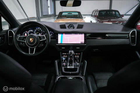 Porsche Cayenne Coupé 3.0 E-Hybrid | Karmijn Rood | Sportchrono | NL auto | Trekhaak | Adaptive | Sportstoelen | 5 zitter | Techart | GTS look | BTW a