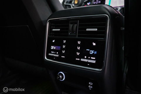 Porsche Cayenne Coupé 3.0 E-Hybrid | Karmijn Rood | Sportchrono | NL auto | Trekhaak | Adaptive | Sportstoelen | 5 zitter | Techart | GTS look | BTW a