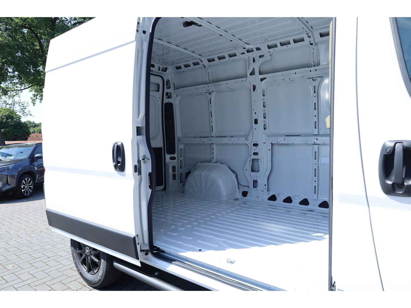 Citroƫn Jumper 2.2 BlueHDi 140pk L2H2 3.5t | Automaat | Special Edition | Navi | Camera | Adapt.Cruise | Apple Carplay | Smart Key
