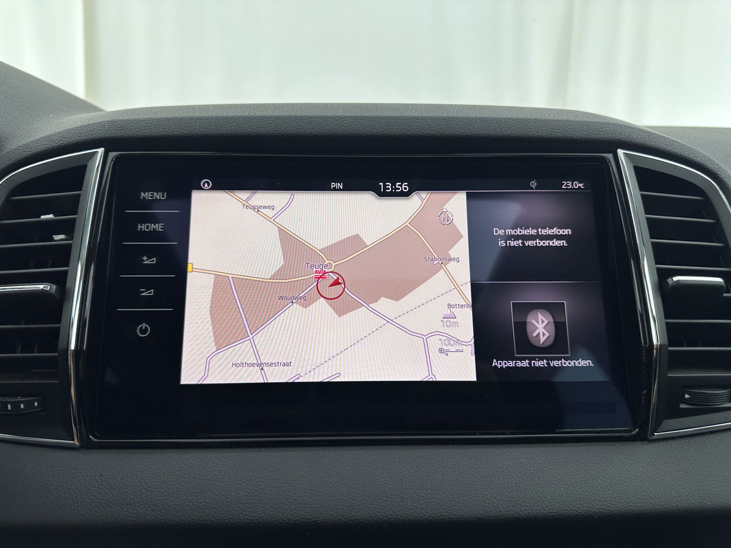 Škoda Karoq 1.5 TSI ACT Business Edition Aut. *PANO | LEATHER-ALCANTARA  | FULL-LED | NAVI-FULLMAP | KEYLESS | COMFORT-SEATS | CAMERA | DAB+ | ECC | HEATED-SEATS | PDC | CRUISE  | TOWBAR | CARPLAY | 18''ALU*