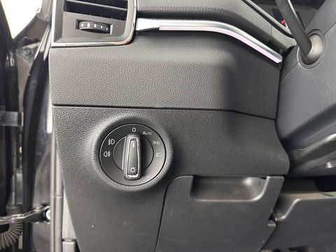 Škoda Karoq 1.5 TSI ACT Business Edition Aut. *PANO | LEATHER-ALCANTARA  | FULL-LED | NAVI-FULLMAP | KEYLESS | COMFORT-SEATS | CAMERA | DAB+ | ECC | HEATED-SEATS | PDC | CRUISE  | TOWBAR | CARPLAY | 18''ALU*