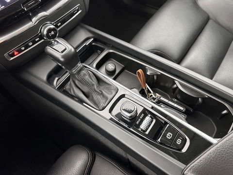 Volvo XC60 2.0 D4 Momentum Pro AUT. *(INCL. BTW) |  SPORT SEAT LEATHER | NAVI | CRUISE | TOWBAR*