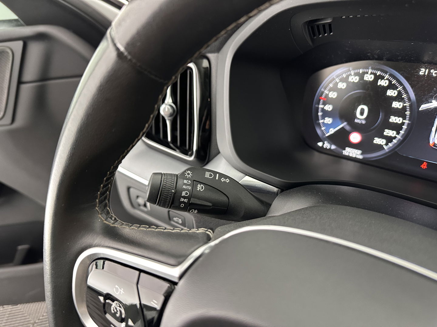 Volvo XC60 2.0 D4 Momentum Pro AUT. *(INCL. BTW) |  SPORT SEAT LEATHER | NAVI | CRUISE | TOWBAR*