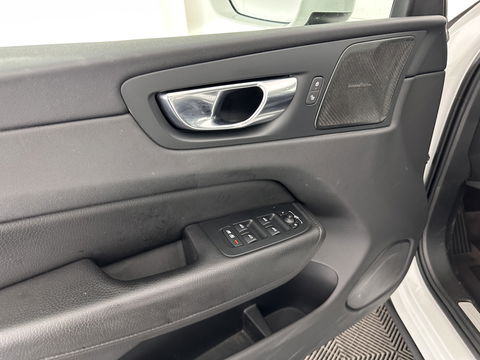 Volvo XC60 2.0 D4 Momentum Pro AUT. *(INCL. BTW) |  SPORT SEAT LEATHER | NAVI | CRUISE | TOWBAR*