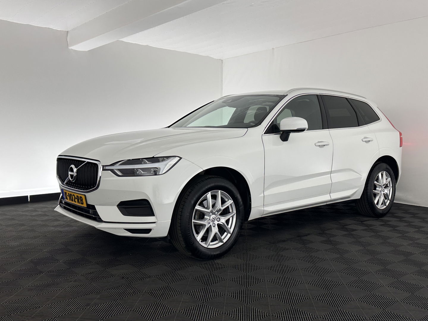 Volvo XC60 2.0 D4 Momentum Pro AUT. *(INCL. BTW) |  SPORT SEAT LEATHER | NAVI | CRUISE | TOWBAR*