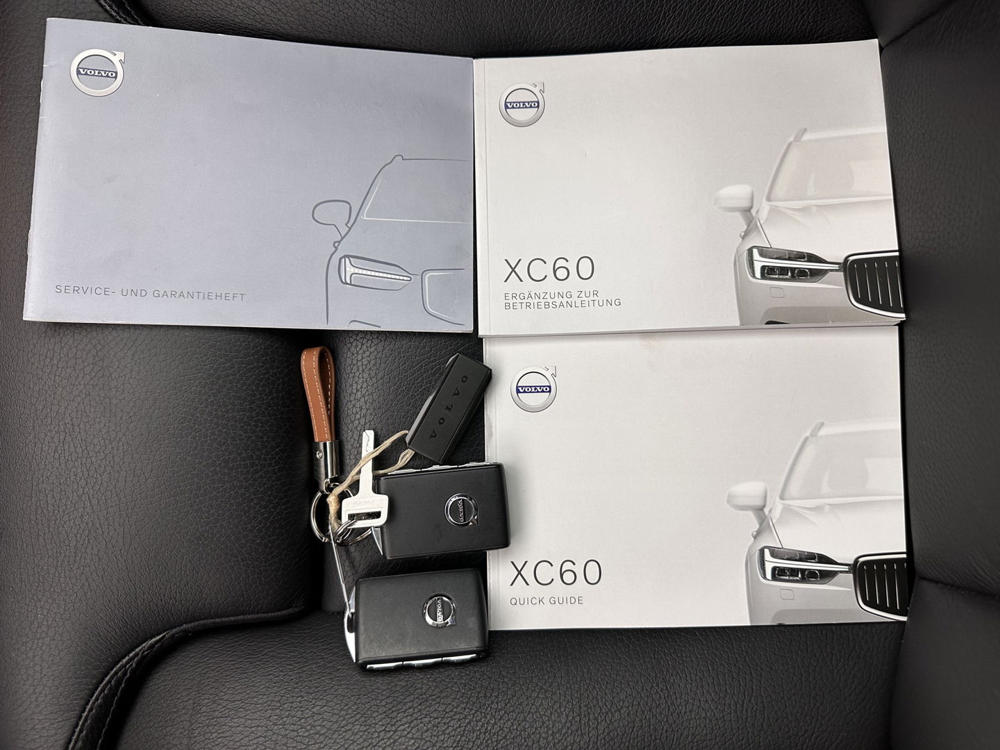 Volvo XC60 2.0 D4 Momentum Pro AUT. *(INCL. BTW) |  SPORT SEAT LEATHER | NAVI | CRUISE | TOWBAR*