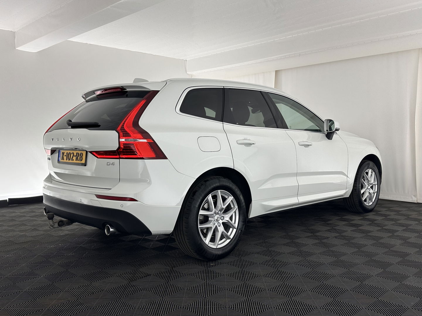 Volvo XC60 2.0 D4 Momentum Pro AUT. *(INCL. BTW) |  SPORT SEAT LEATHER | NAVI | CRUISE | TOWBAR*