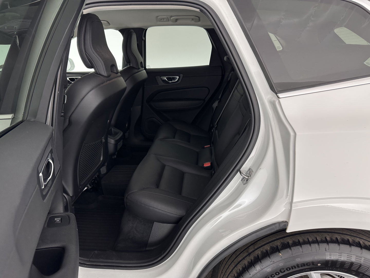 Volvo XC60 2.0 D4 Momentum Pro AUT. *(INCL. BTW) |  SPORT SEAT LEATHER | NAVI | CRUISE | TOWBAR*
