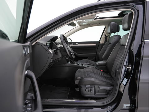 Volkswagen Passat Variant 2.0 BiTDI 4Motion Highline Executive-Pack Aut. *PANO | ADAPTIVE-CRUISE | DIGI-COCKPIT | NAVI-FULLMAP | LEATHER-ALCANTARA | FULL-LED | ERGONOMIC-COMFORT-SEATS | KEYLESS | ECC | PARKPILOT | TOWBAR | 17''ALU*