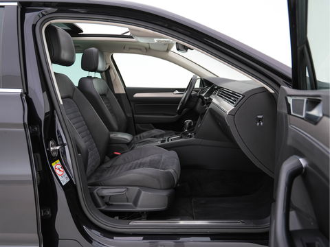 Volkswagen Passat Variant 2.0 BiTDI 4Motion Highline Executive-Pack Aut. *PANO | ADAPTIVE-CRUISE | DIGI-COCKPIT | NAVI-FULLMAP | LEATHER-ALCANTARA | FULL-LED | ERGONOMIC-COMFORT-SEATS | KEYLESS | ECC | PARKPILOT | TOWBAR | 17''ALU*