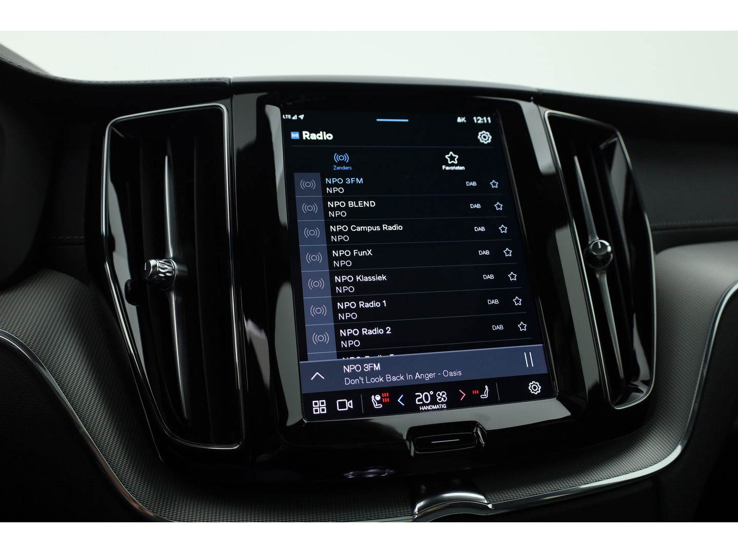Volvo XC60 T8 Recharge Ultimate Black Edition | Full option | Luchtvering | Massage | Bowers &Wilkins | HUD | Pano | stoelventi. | | Gelaagd Glas |