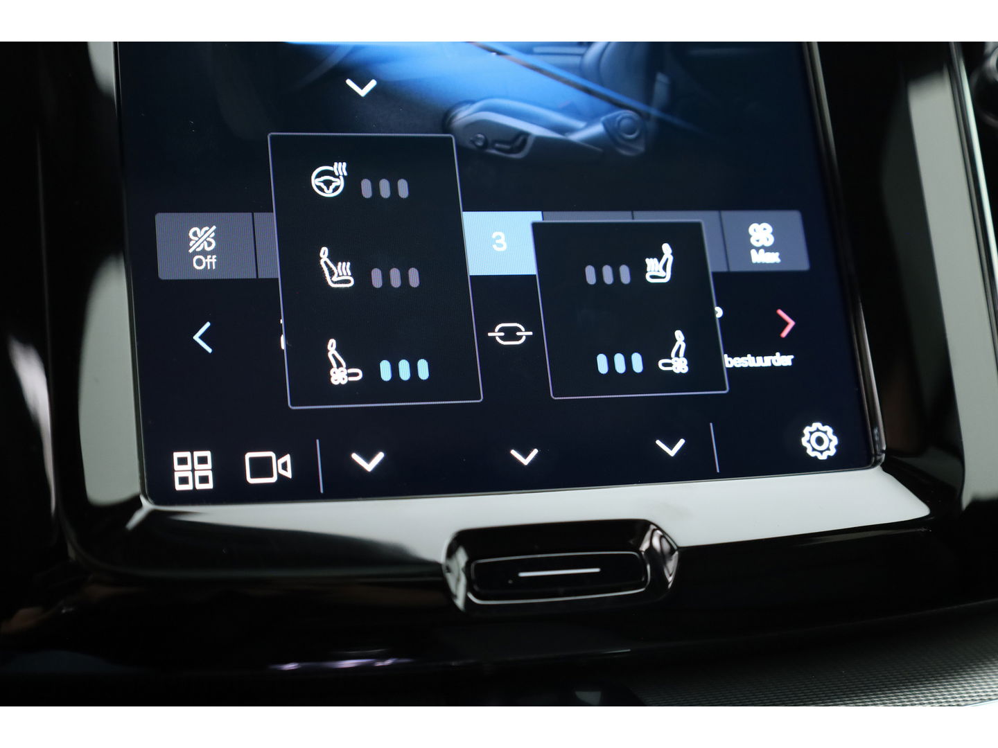 Volvo XC60 T8 Recharge Ultimate Black Edition | Full option | Luchtvering | Massage | Bowers &Wilkins | HUD | Pano | stoelventi. | | Gelaagd Glas |