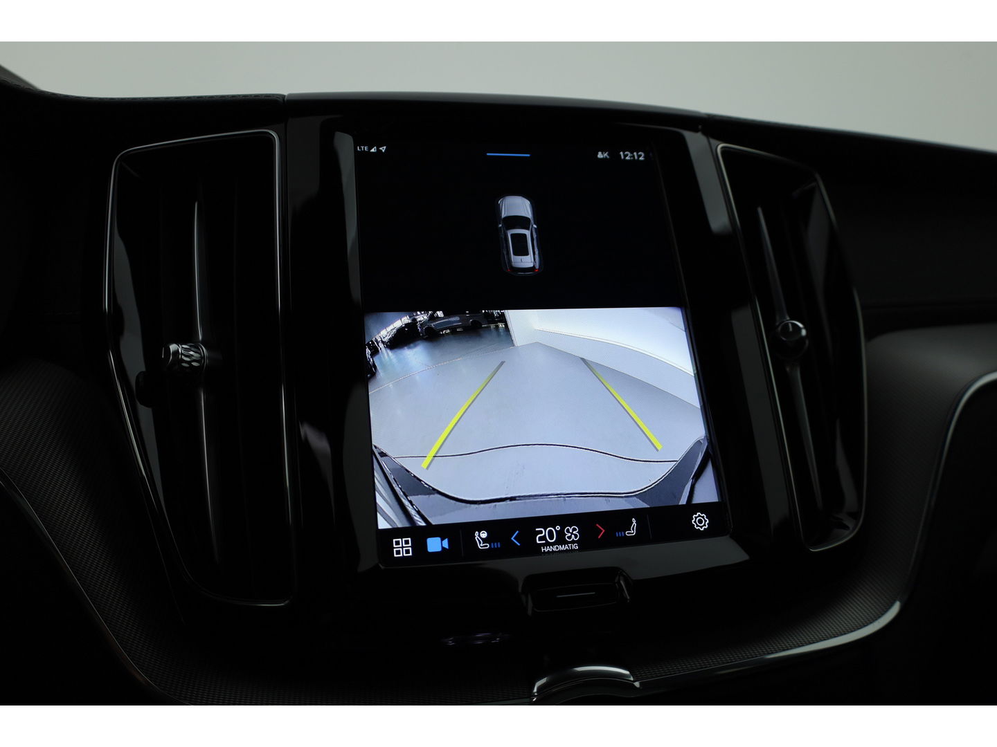 Volvo XC60 T8 Recharge Ultimate Black Edition | Full option | Luchtvering | Massage | Bowers &Wilkins | HUD | Pano | stoelventi. | | Gelaagd Glas |