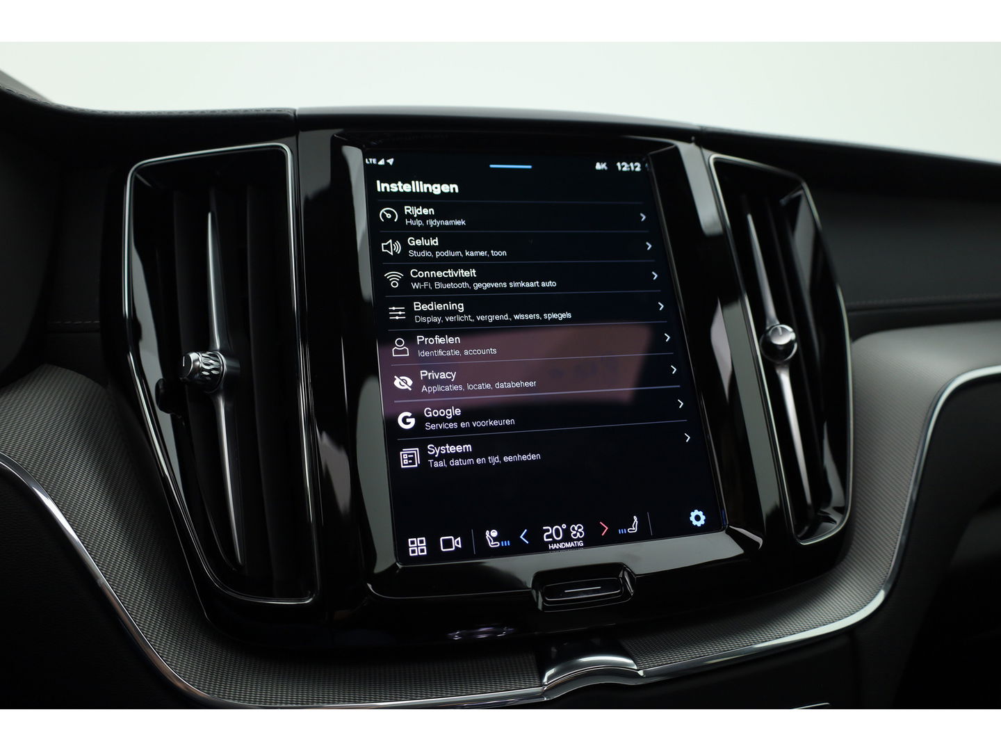 Volvo XC60 T8 Recharge Ultimate Black Edition | Full option | Luchtvering | Massage | Bowers &Wilkins | HUD | Pano | stoelventi. | | Gelaagd Glas |