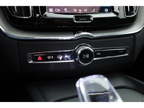 Volvo XC60 T8 Recharge Ultimate Black Edition | Full option | Luchtvering | Massage | Bowers &Wilkins | HUD | Pano | stoelventi. | | Gelaagd Glas |