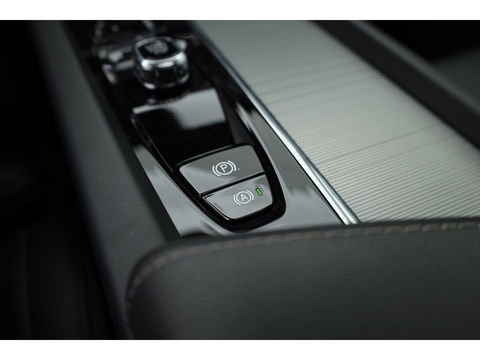 Volvo XC60 T8 Recharge Ultimate Black Edition | Full option | Luchtvering | Massage | Bowers &Wilkins | HUD | Pano | stoelventi. | | Gelaagd Glas |