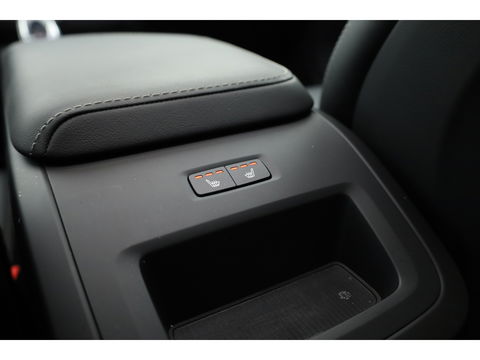 Volvo XC60 T8 Recharge Ultimate Black Edition | Full option | Luchtvering | Massage | Bowers &Wilkins | HUD | Pano | stoelventi. | | Gelaagd Glas |