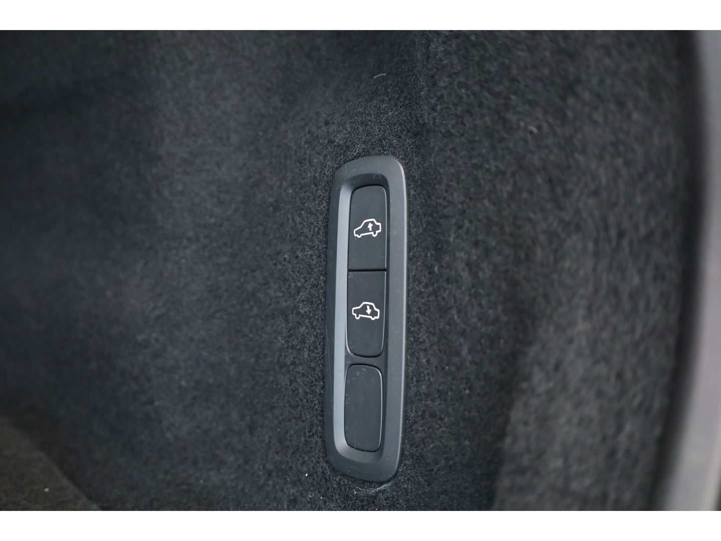 Volvo XC60 T8 Recharge Ultimate Black Edition | Full option | Luchtvering | Massage | Bowers &Wilkins | HUD | Pano | stoelventi. | | Gelaagd Glas |
