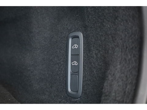 Volvo XC60 T8 Recharge Ultimate Black Edition | Full option | Luchtvering | Massage | Bowers &Wilkins | HUD | Pano | stoelventi. | | Gelaagd Glas |