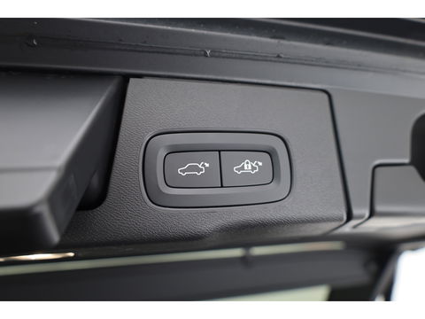 Volvo XC60 T8 Recharge Ultimate Black Edition | Full option | Luchtvering | Massage | Bowers &Wilkins | HUD | Pano | stoelventi. | | Gelaagd Glas |