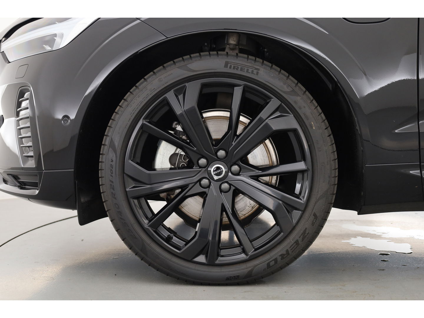 Volvo XC60 T8 Recharge Ultimate Black Edition | Full option | Luchtvering | Massage | Bowers &Wilkins | HUD | Pano | stoelventi. | | Gelaagd Glas |