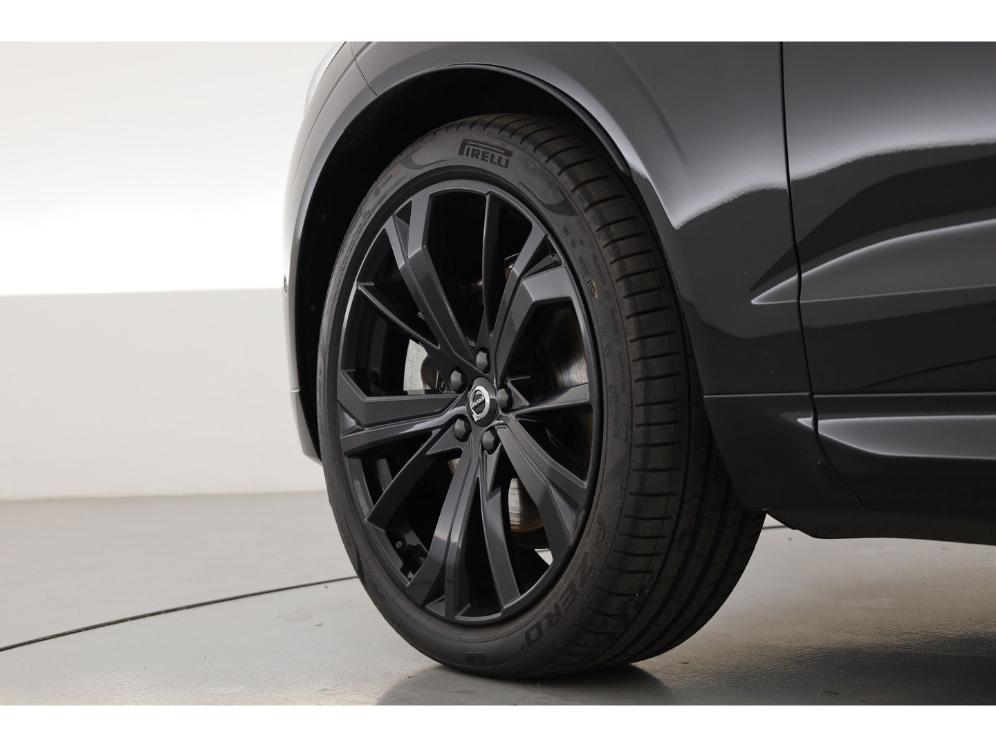 Volvo XC60 T8 Recharge Ultimate Black Edition | Full option | Luchtvering | Massage | Bowers &Wilkins | HUD | Pano | stoelventi. | | Gelaagd Glas |