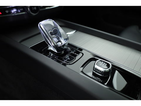 Volvo XC60 T8 Recharge Ultimate Black Edition | Full option | Luchtvering | Massage | Bowers &Wilkins | HUD | Pano | stoelventi. | | Gelaagd Glas |