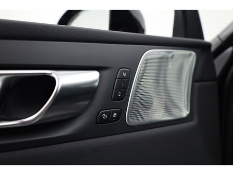 Volvo XC60 T8 Recharge Ultimate Black Edition | Full option | Luchtvering | Massage | Bowers &Wilkins | HUD | Pano | stoelventi. | | Gelaagd Glas |
