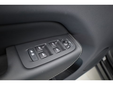 Volvo XC60 T8 Recharge Ultimate Black Edition | Full option | Luchtvering | Massage | Bowers &Wilkins | HUD | Pano | stoelventi. | | Gelaagd Glas |
